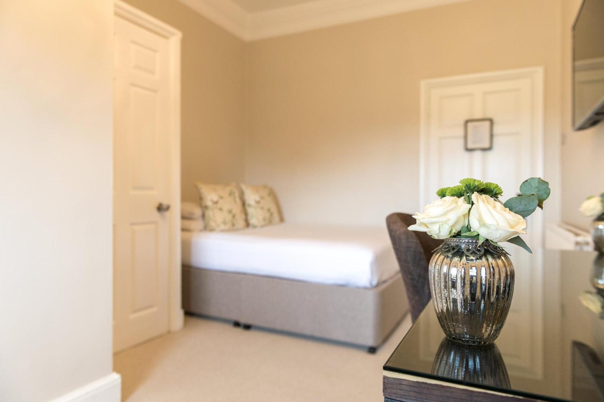 Highfield Park Hotell Hook  Exteriör bild